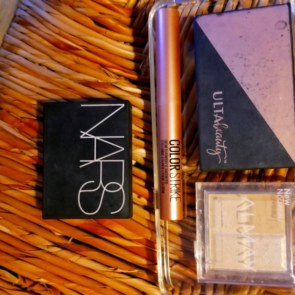 Eye shadow bundle